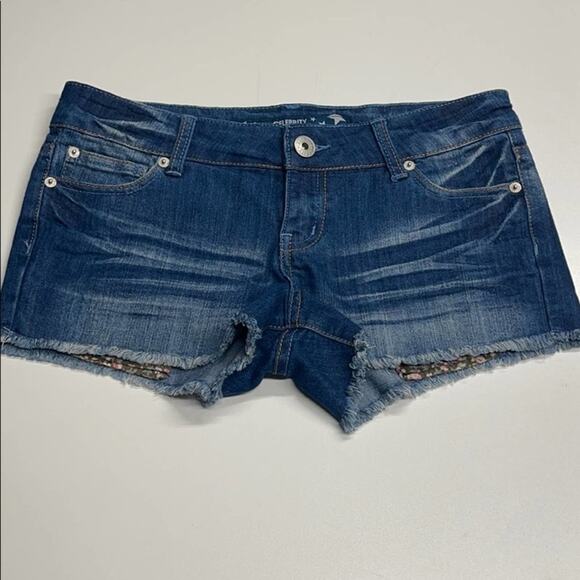 CELEBRITY PINK Women's 3 (JUNIORS) Blue Jean Short Shorts - Picture 1 of 3